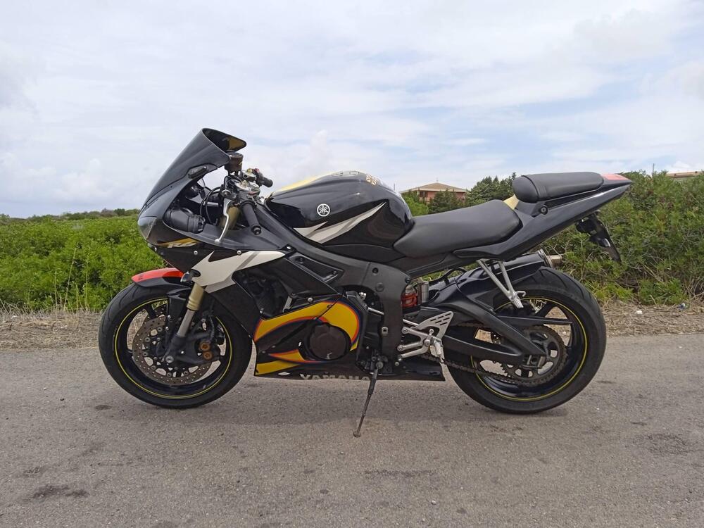 Yamaha YZF R6 (2005) (2)