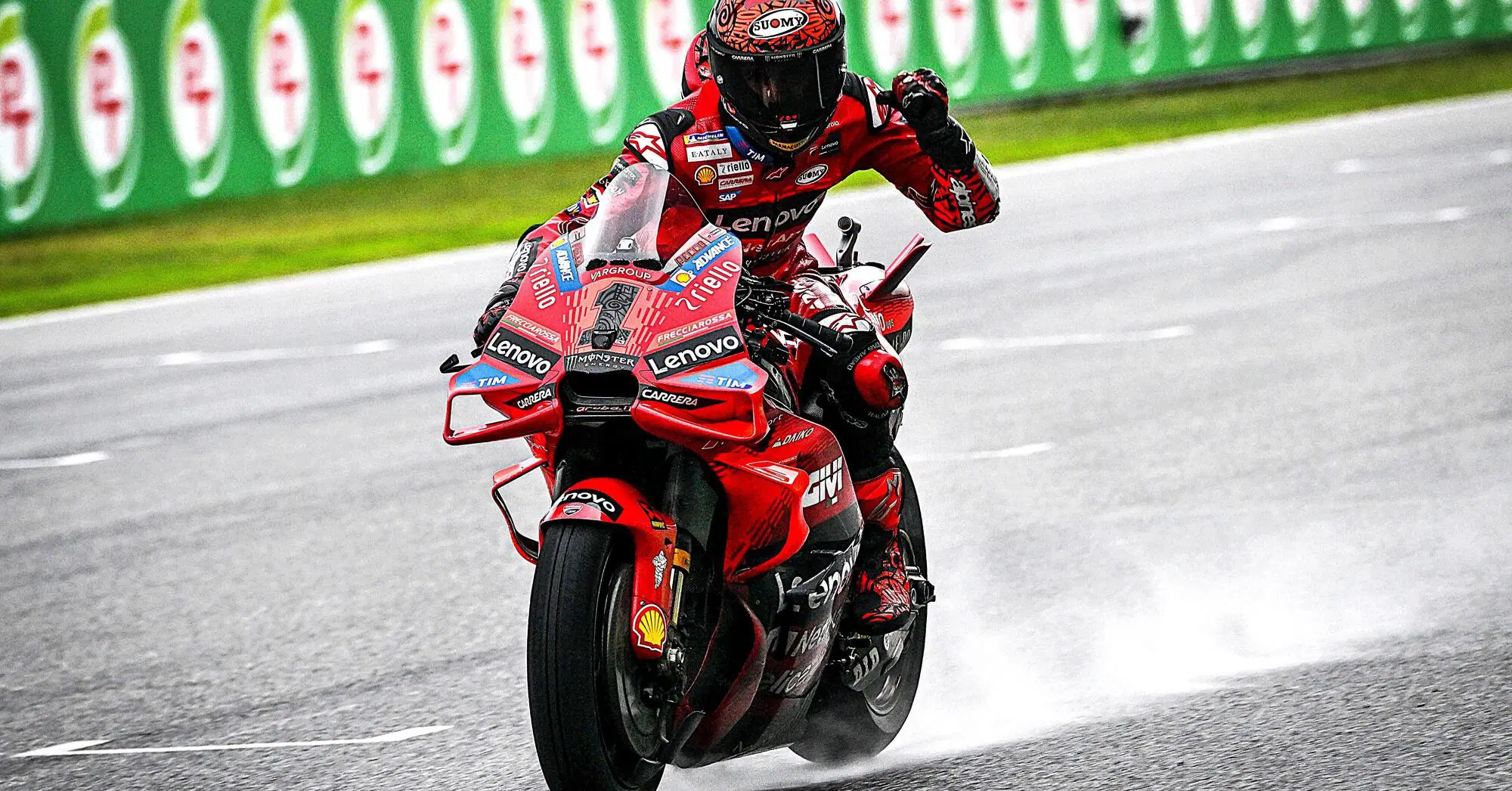 MotoGP 2024. GP della Thailandia. Pecco Bagnaia vince la gara bagnata ...
