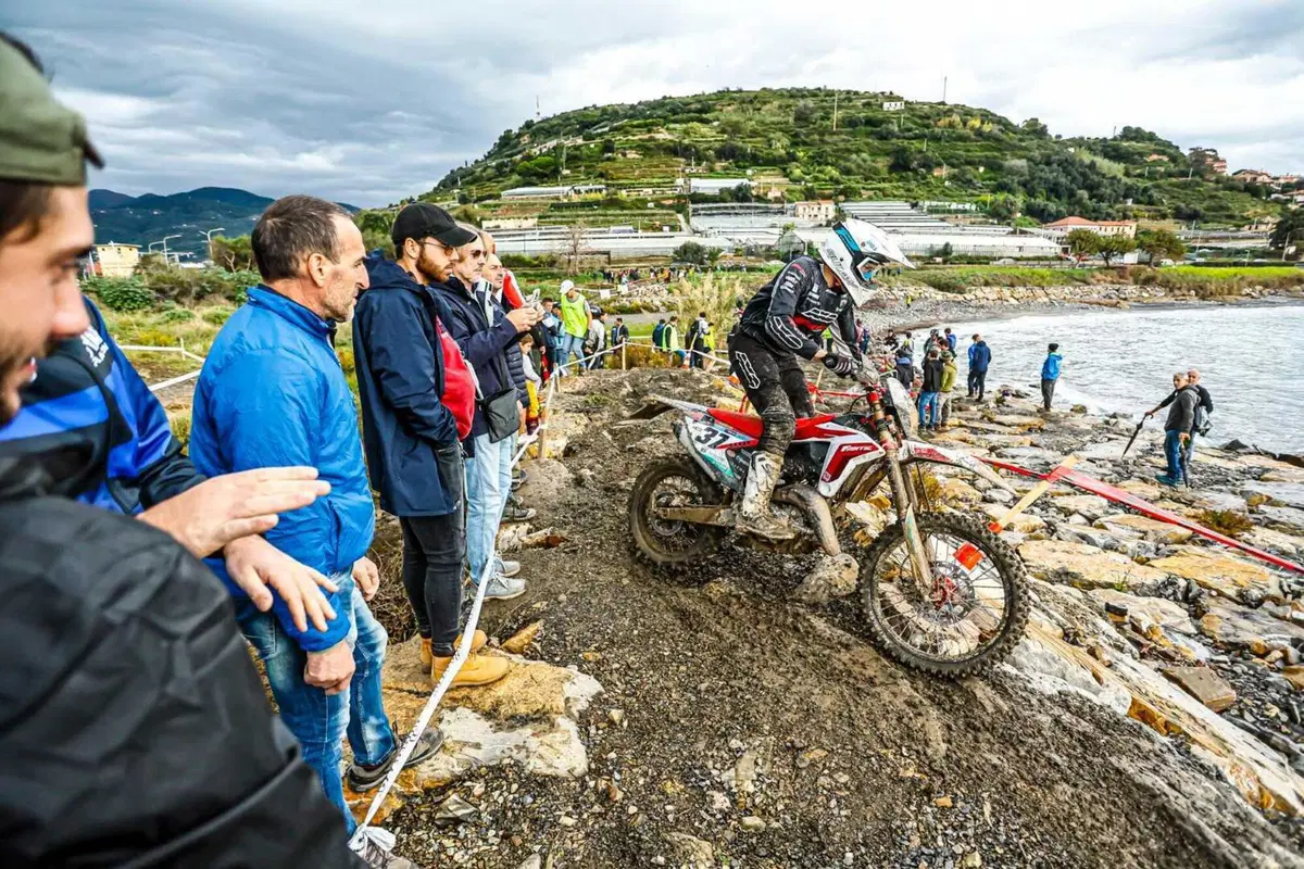 Enduro. Assoluti. Freeman, Beta, Campione sabato. Poi, allerta meteo, tutti a casa [VIDEO] (12)