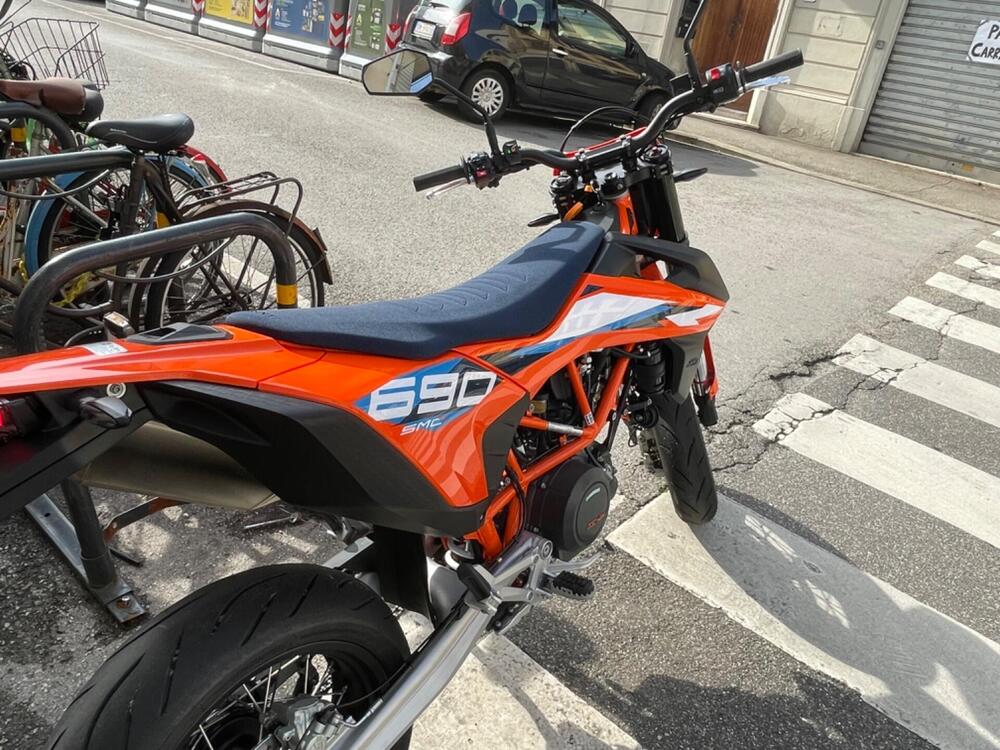 KTM 690 SMC R (2023 - 24) (3)