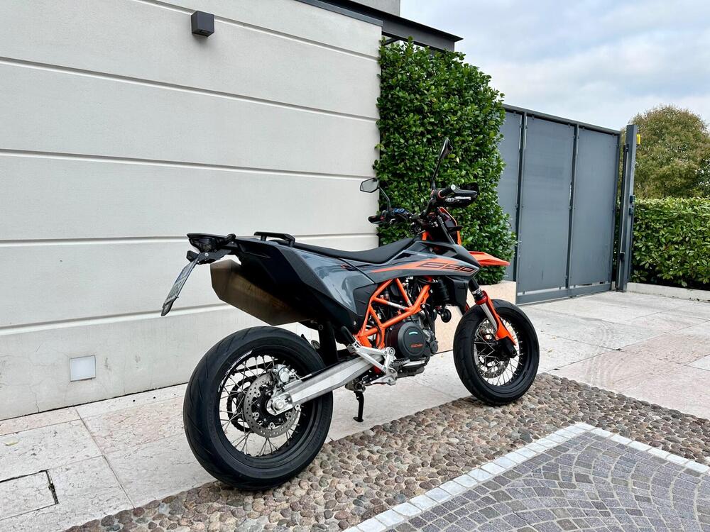 KTM 690 SMC R (2021-22) (2)