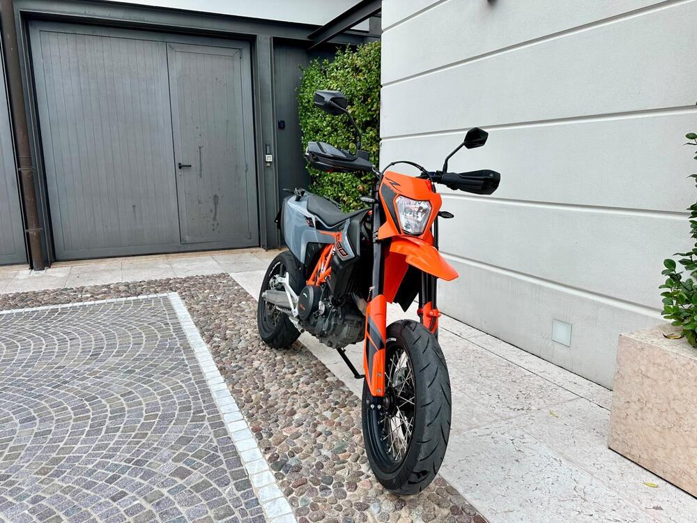 KTM 690 SMC R (2021-22) (3)