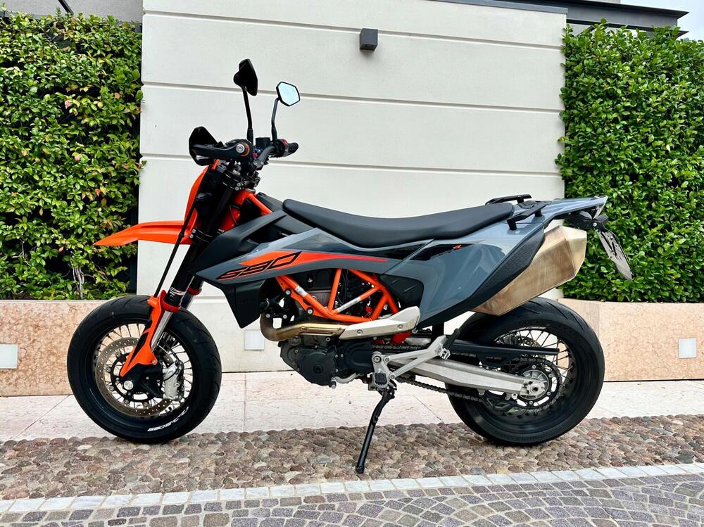 KTM 690 SMC R (2021-22) (4)