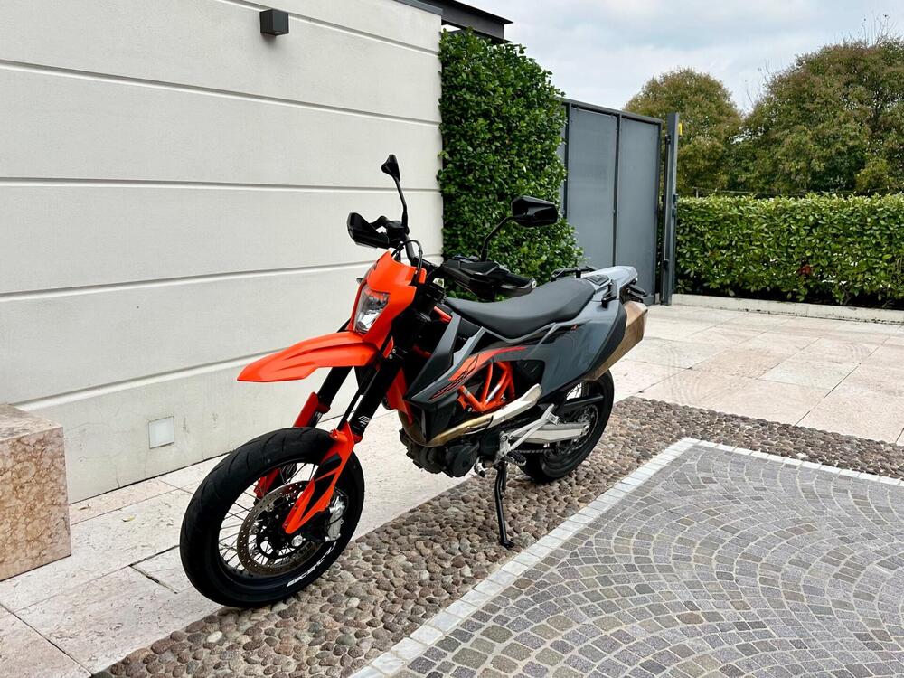 KTM 690 SMC R (2021-22) (5)