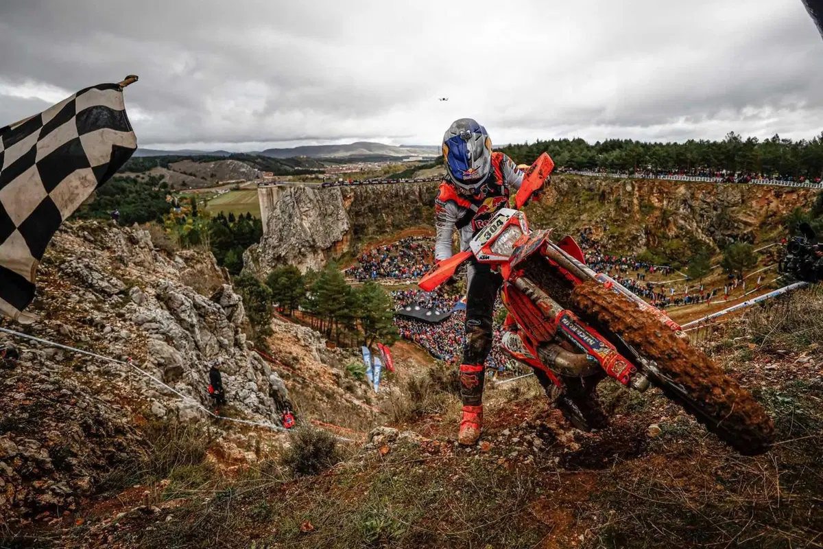 24MX Hixpania Hard Enduro. Billy Bolt torna alla vittoria, “Mani” Lettenbichler è Campione del Mondo [GALLERY] (10)