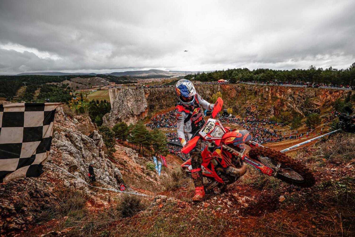 24MX Hixpania Hard Enduro. Billy Bolt torna alla vittoria, “Mani” Lettenbichler è Campione del Mondo [GALLERY]