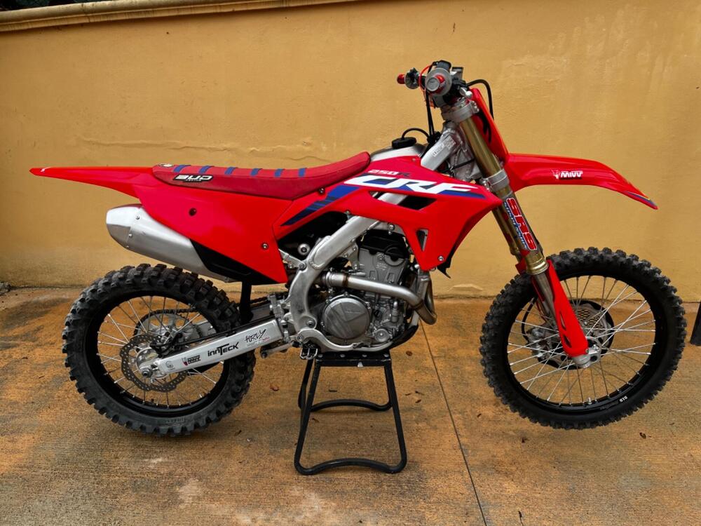 Honda CRF 250 R (2023) (2)