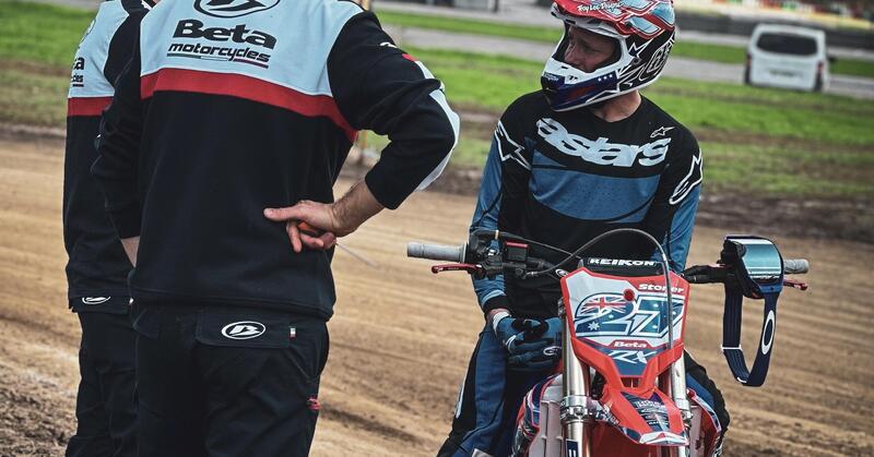 Che ci fa Casey Stoner a Lombardore su una Beta da flat track?