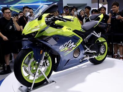 Zhang Xue, l&rsquo;ideatore di Kove, riparte con un nuovo sogno e una supersportiva 500cc