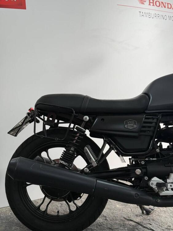 Moto Guzzi V7 III Stone (2017 - 20) (5)