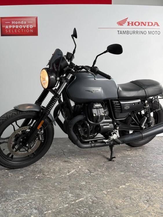 Moto Guzzi V7 III Stone (2017 - 20) (2)