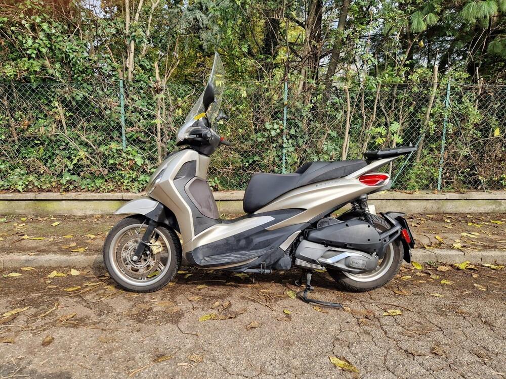 Piaggio Beverly 300 Hpe (2021) (2)