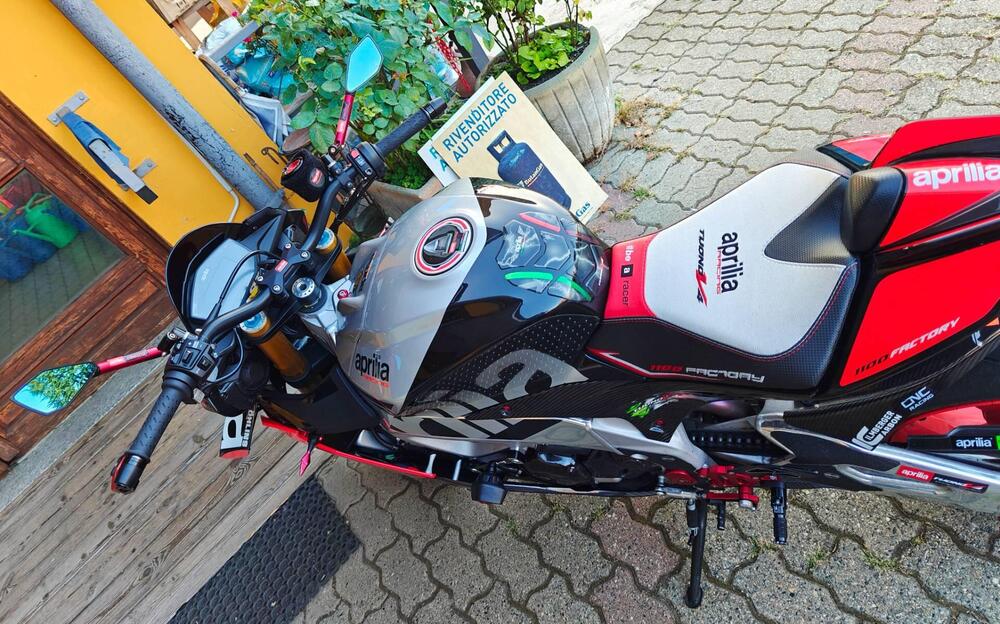 Aprilia Tuono 1100 V4 Factory (2017 - 18) (4)