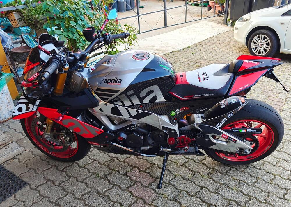 Aprilia Tuono 1100 V4 Factory (2017 - 18) (2)