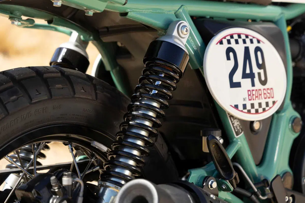 Svelata la nuova Royal Enfield Bear 650 [GALLERY] (14)