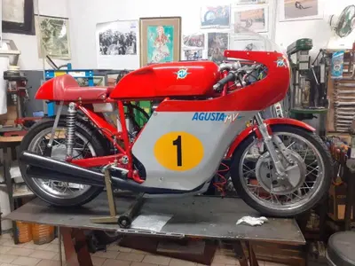 MV Agusta 4 cilindri motore kawasaki 550 d'epoca