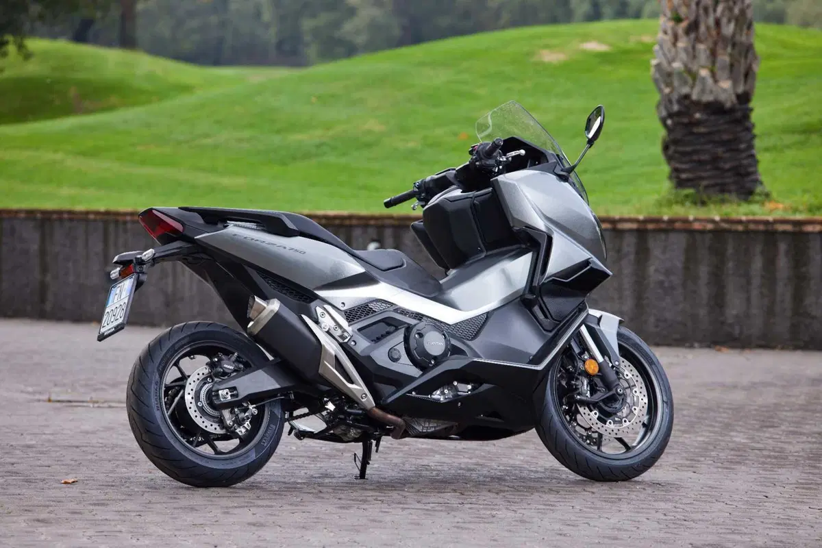 Honda X-ADV 750 2025 Vs Forza 750 2025 TEST: chi vince? [VIDEO & GALLERY] (2)