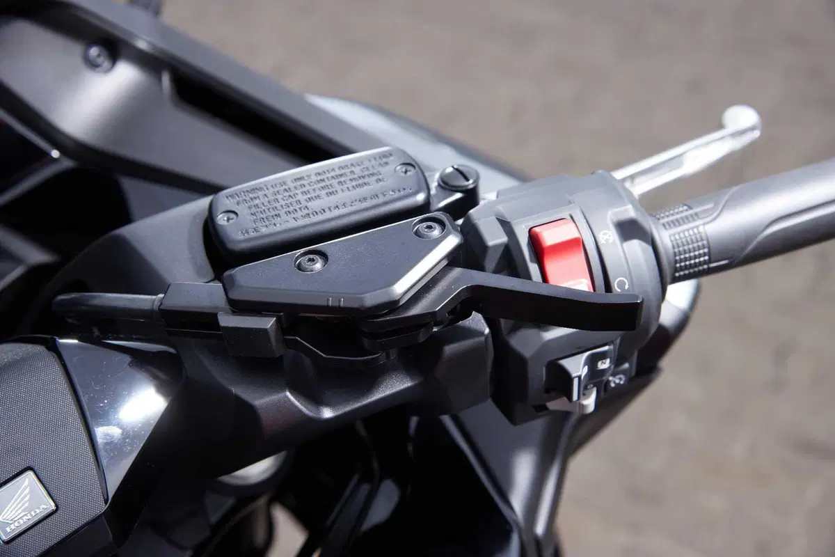 Honda X-ADV 750 2025 Vs Forza 750 2025 TEST: chi vince? [VIDEO & GALLERY] (10)