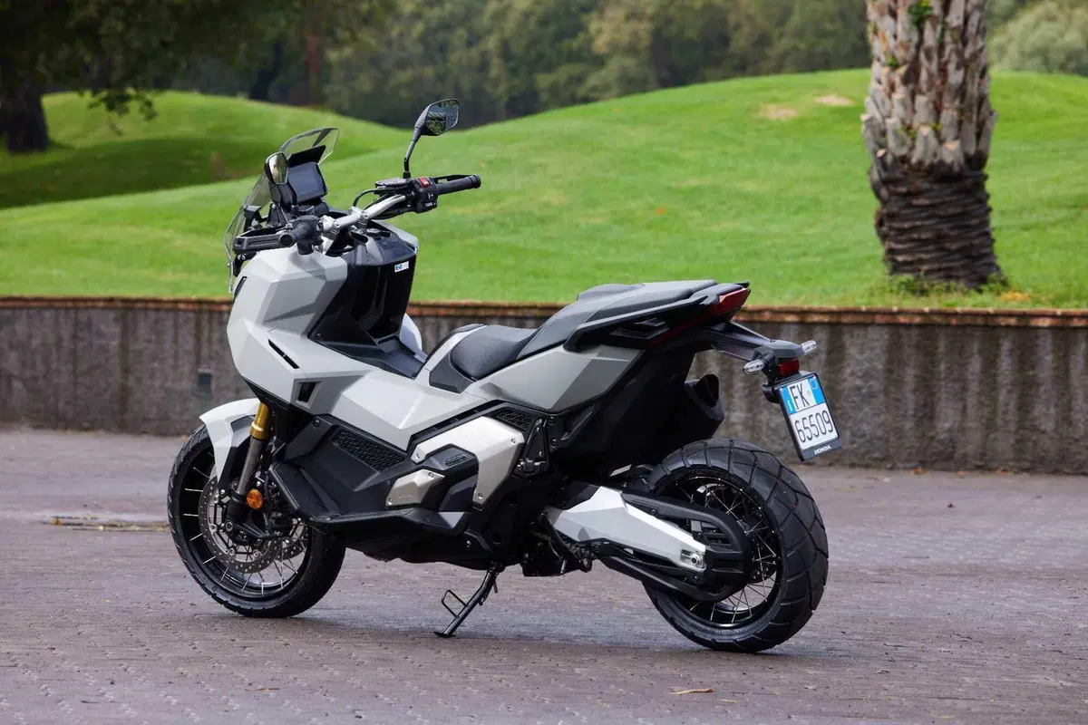 Honda X-ADV 750 2025 Vs Forza 750 2025 TEST: chi vince? [VIDEO & GALLERY] (2)