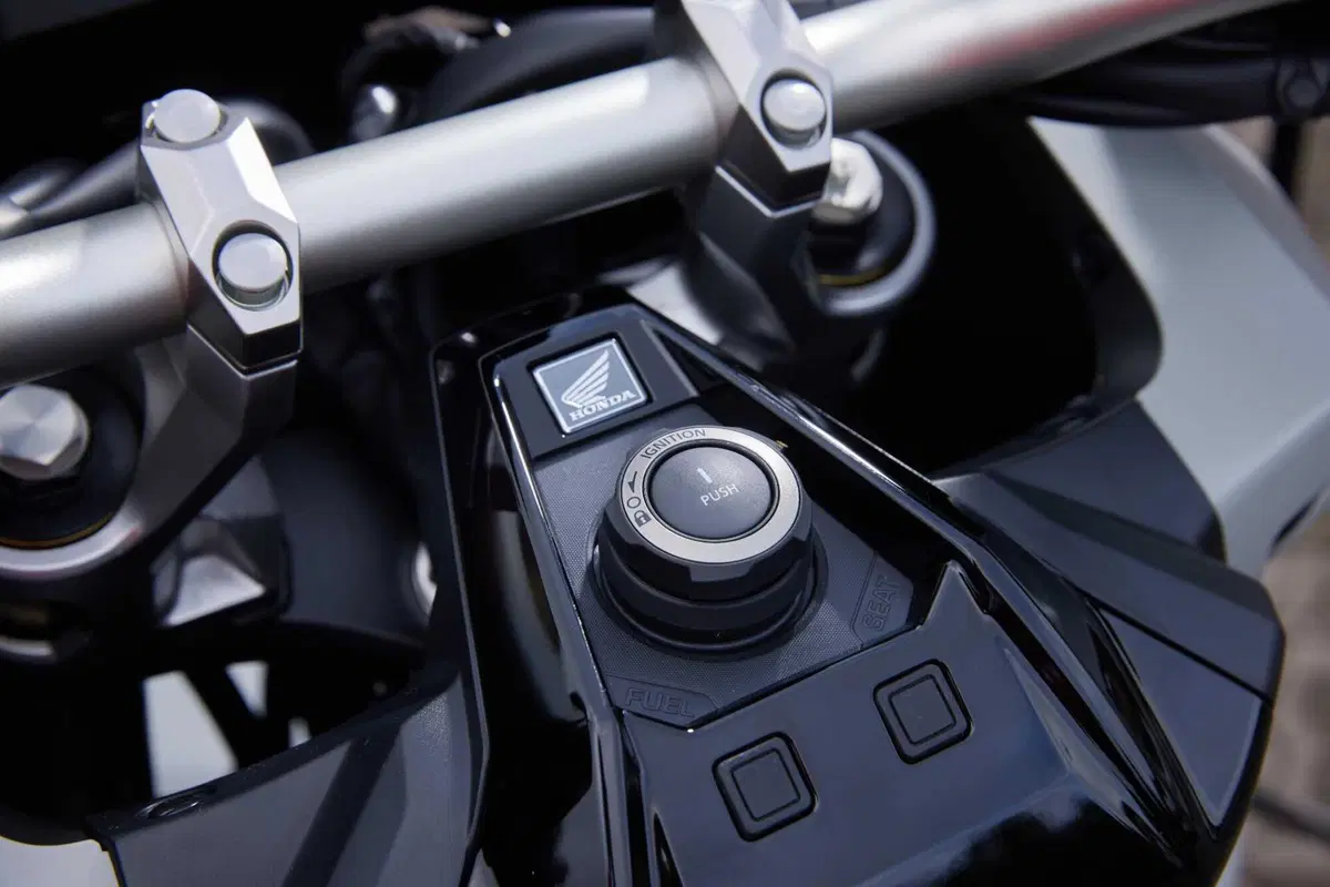 Honda X-ADV 750 2025 Vs Forza 750 2025 TEST: chi vince? [VIDEO & GALLERY] (11)
