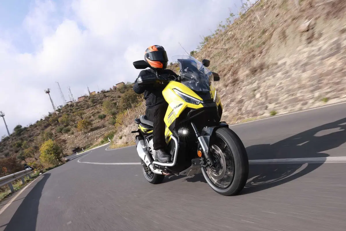 Honda X-ADV 750 2025 Vs Forza 750 2025 TEST: chi vince? [VIDEO & GALLERY] (3)