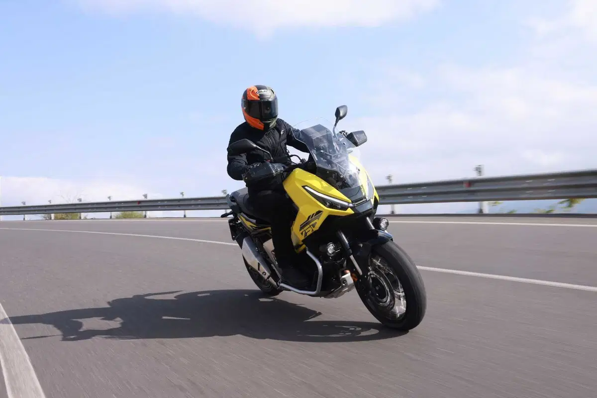 Honda X-ADV 750 2025 Vs Forza 750 2025 TEST: chi vince? [VIDEO & GALLERY] (4)