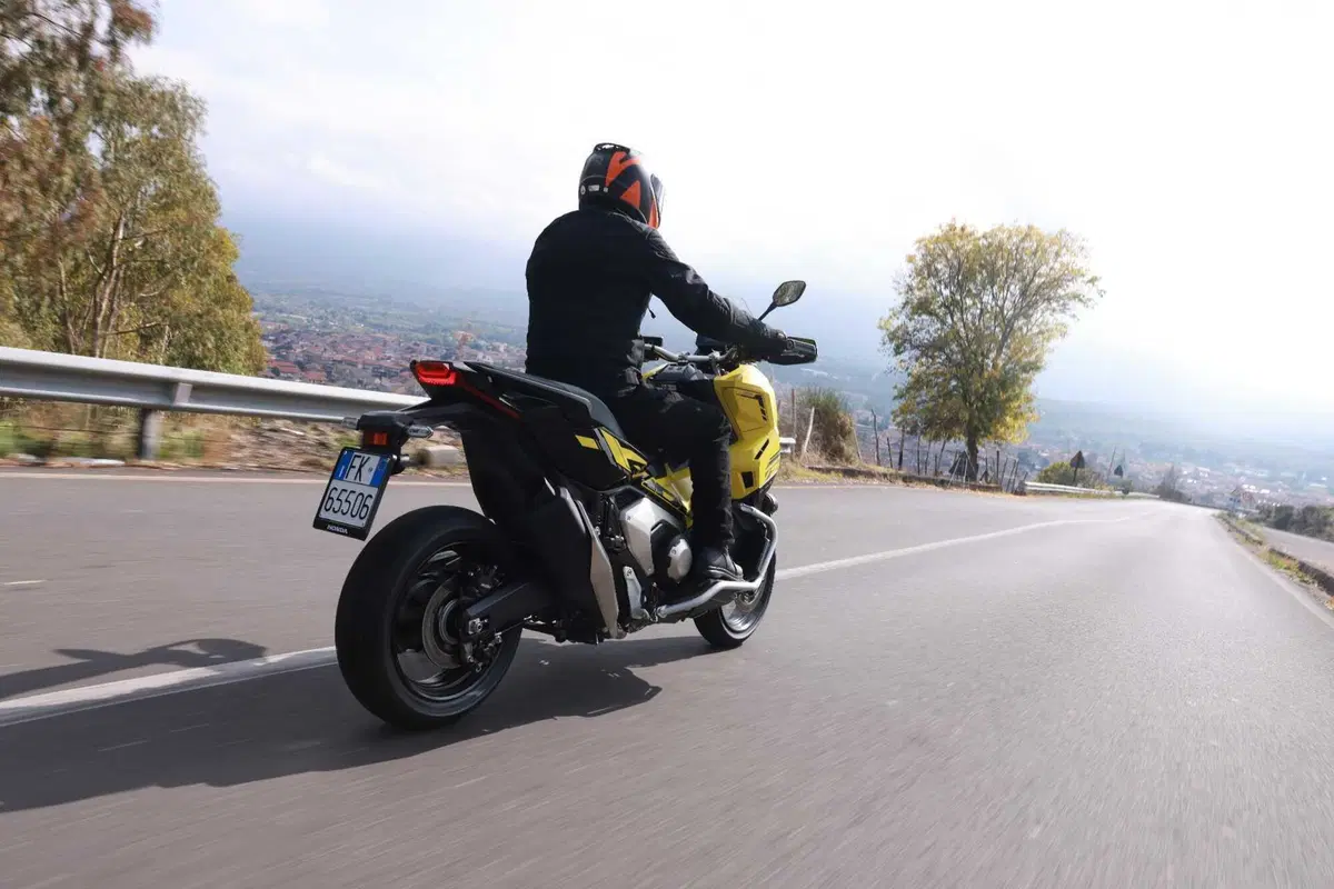 Honda X-ADV 750 2025 Vs Forza 750 2025 TEST: chi vince? [VIDEO & GALLERY] (5)