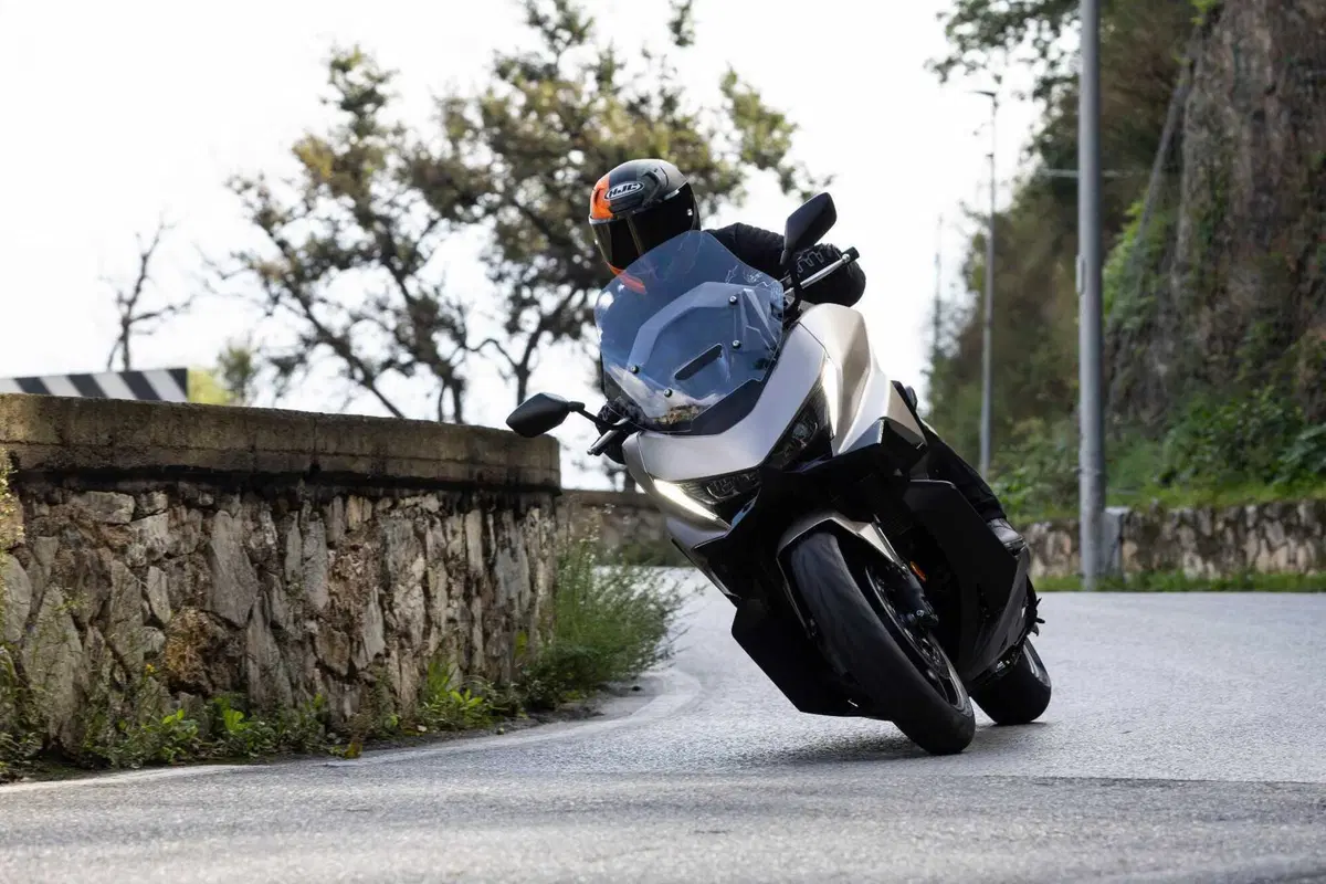 Honda X-ADV 750 2025 Vs Forza 750 2025 TEST: chi vince? [VIDEO & GALLERY] (2)