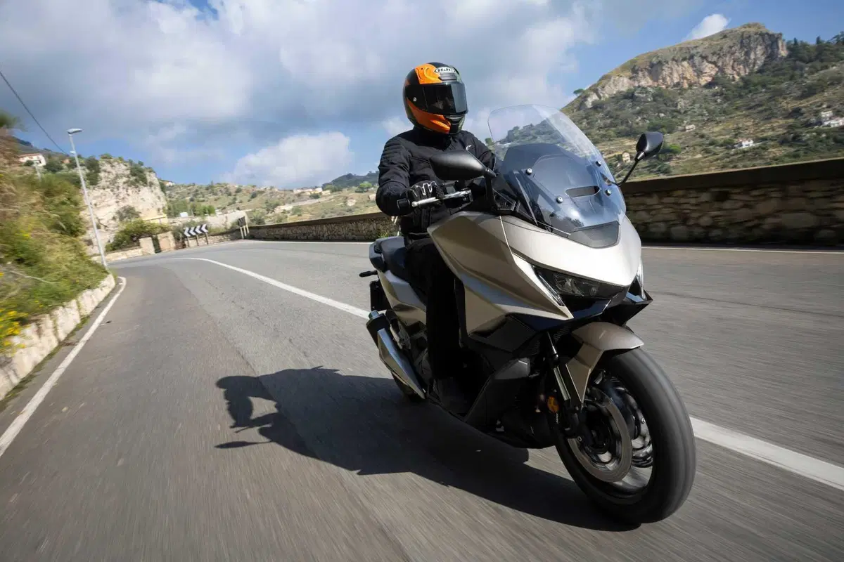 Honda X-ADV 750 2025 Vs Forza 750 2025 TEST: chi vince? [VIDEO & GALLERY] (4)