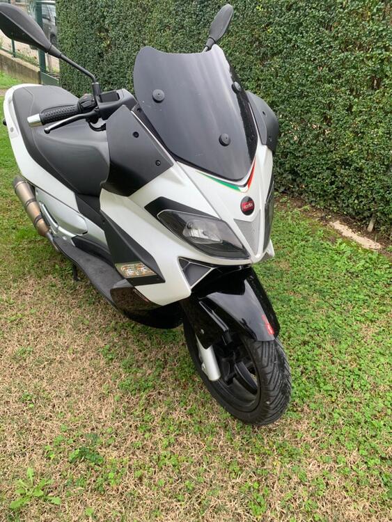 Aprilia SR Max 300 (2011 - 16)