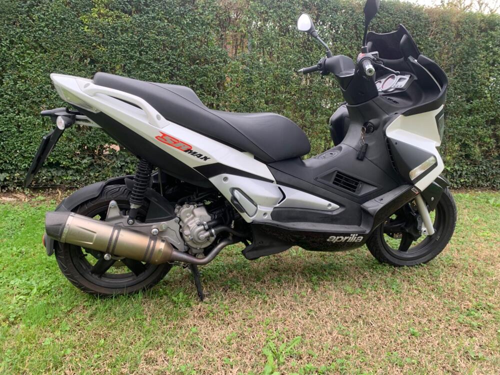 Aprilia SR Max 300 (2011 - 16) (4)