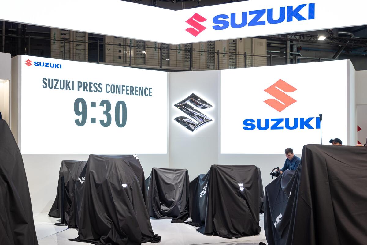 Suzuki A Eicma Con Le Sue Novit E S C L Hayabusa In Colorazione Verde News