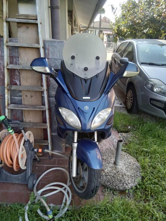 Piaggio X9 200 Evolution (2)