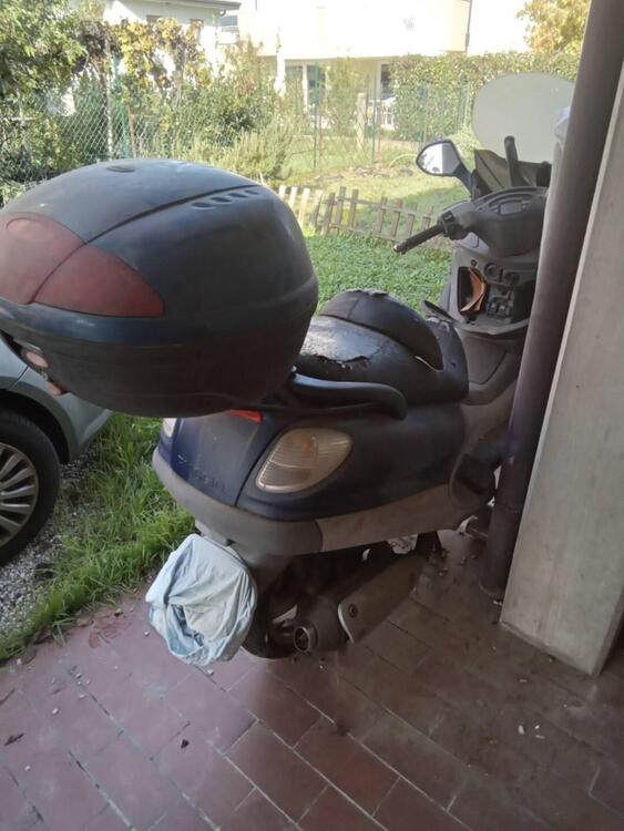 Piaggio X9 200 Evolution (4)