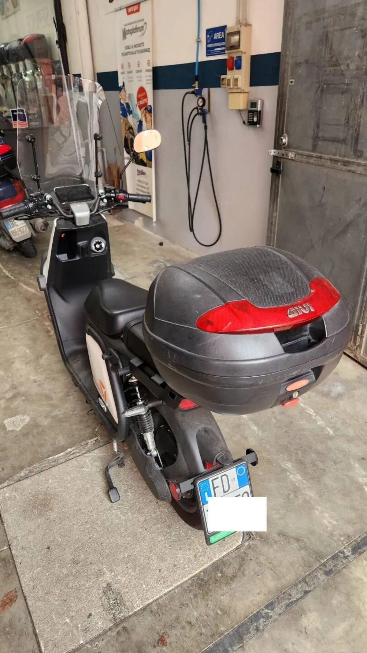 Yadea Y1S Pro (2023 - 26) (3)