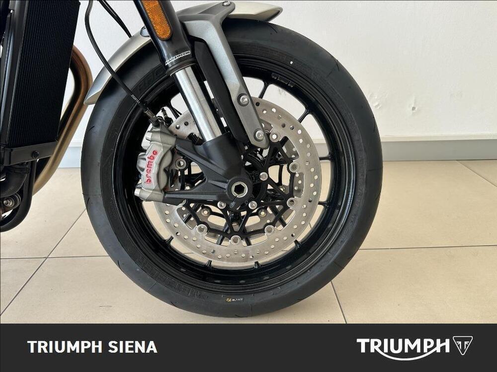 Triumph Speed Twin 1200 Stealth Edition (2024) (4)