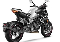 CFMOTO 800NK Advanced (2023 - 24) usata