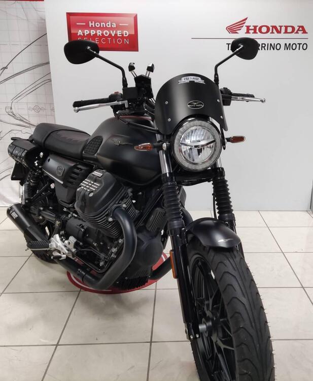 Moto Guzzi V7 III Stone (2017 - 20) (2)