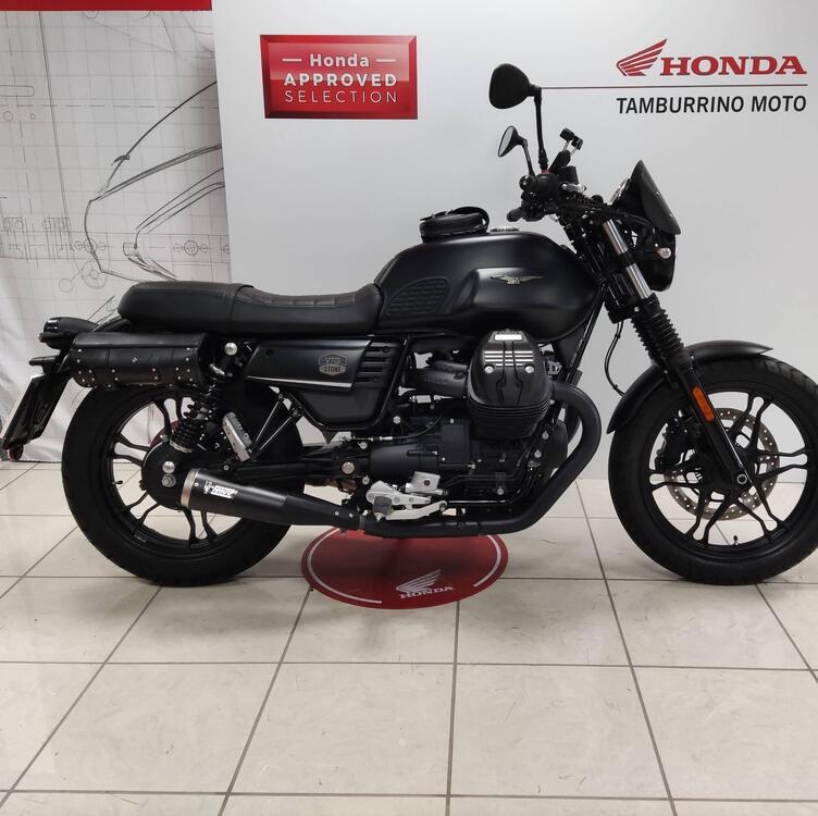 Moto Guzzi V7 III Stone (2017 - 20) (4)