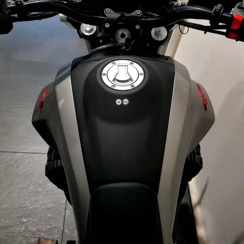 Moto Guzzi V85 Strada (2024 - 26) (6)