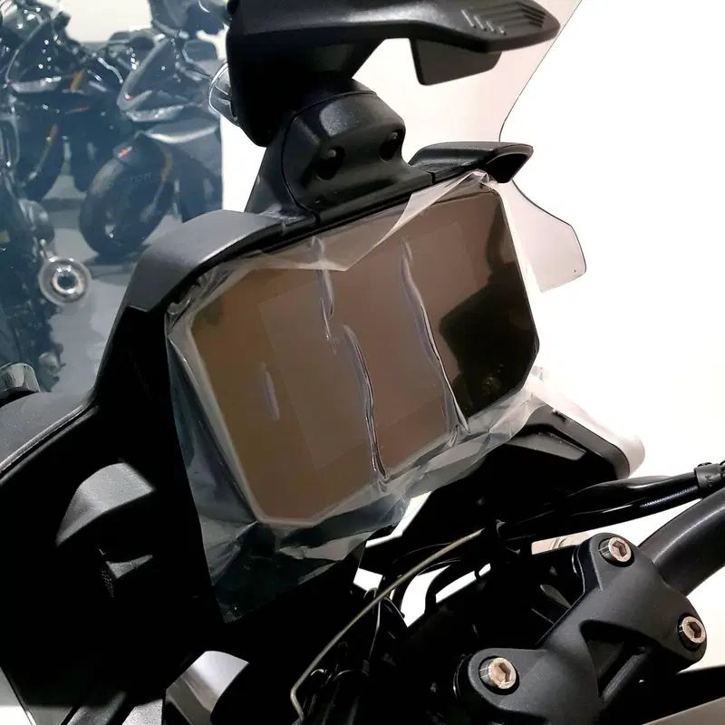 Moto Guzzi V85 Strada (2024 - 26) (13)