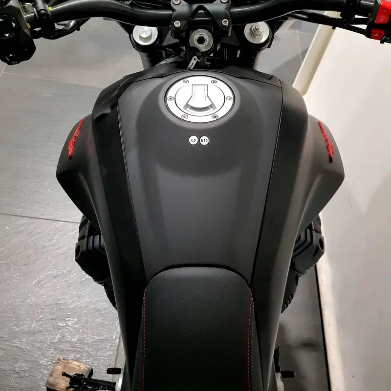 Moto Guzzi V85 Strada (2024 - 26) (14)