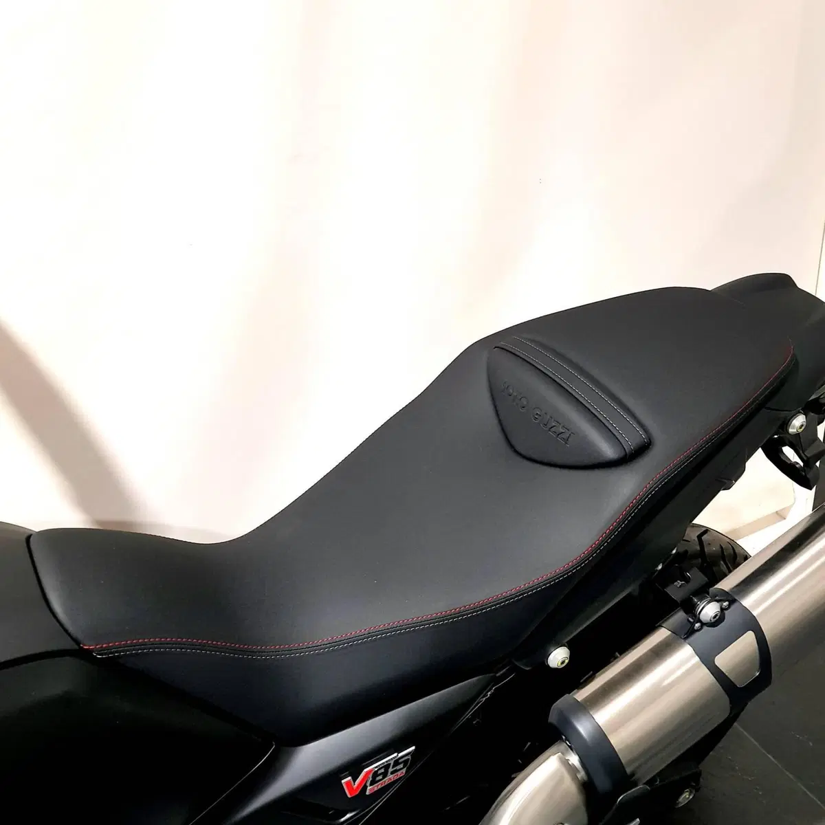 Moto Guzzi V85 Strada (2024 - 26) (15)