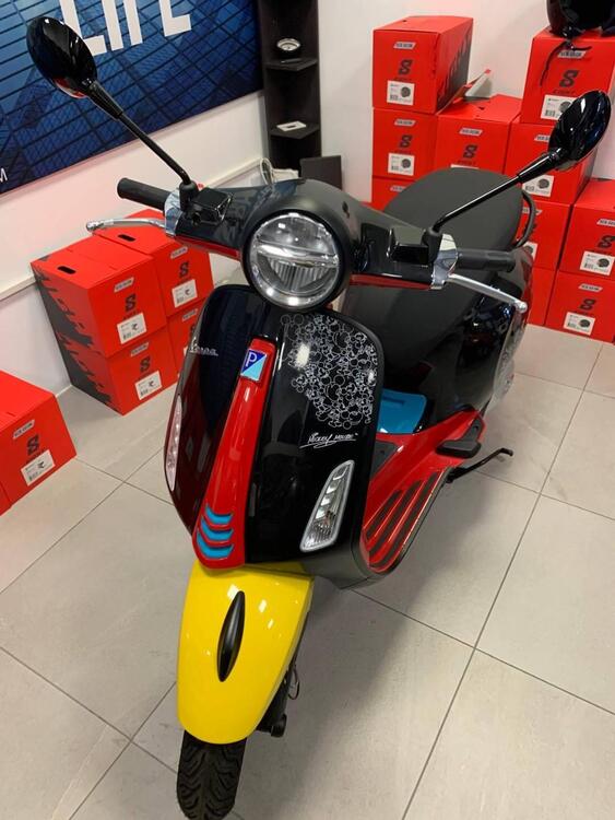 Vespa Primavera 125 Disney Mickey Mouse Edition by Vespa (2023 - 24)