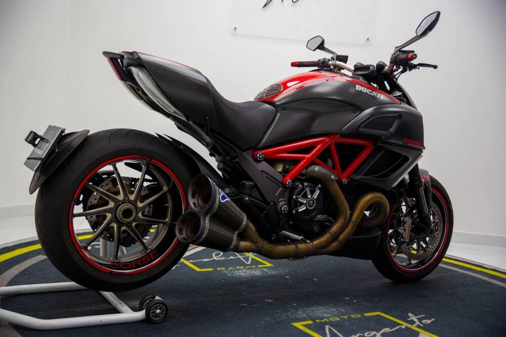 Ducati Diavel 1200 Carbon (2010 - 13) (5)