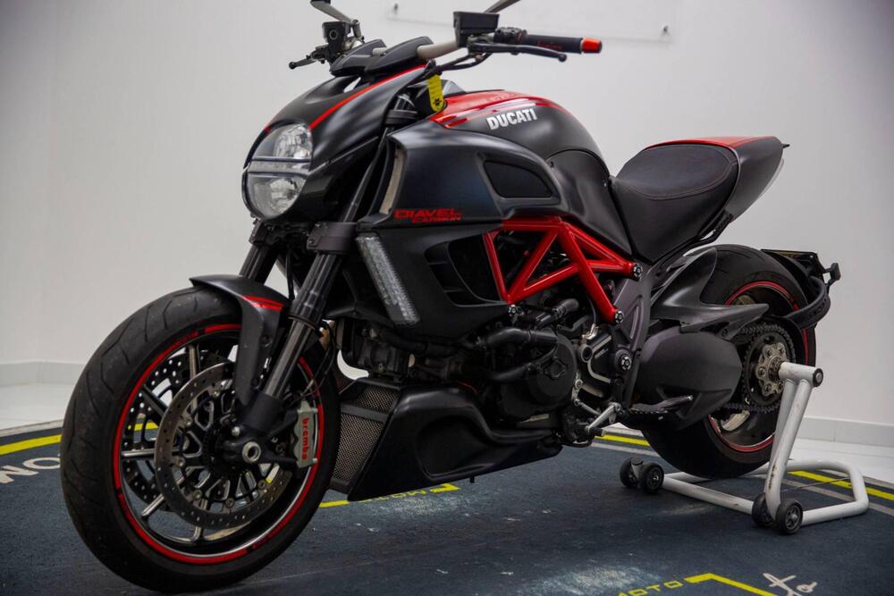 Ducati Diavel 1200 Carbon (2010 - 13) (2)