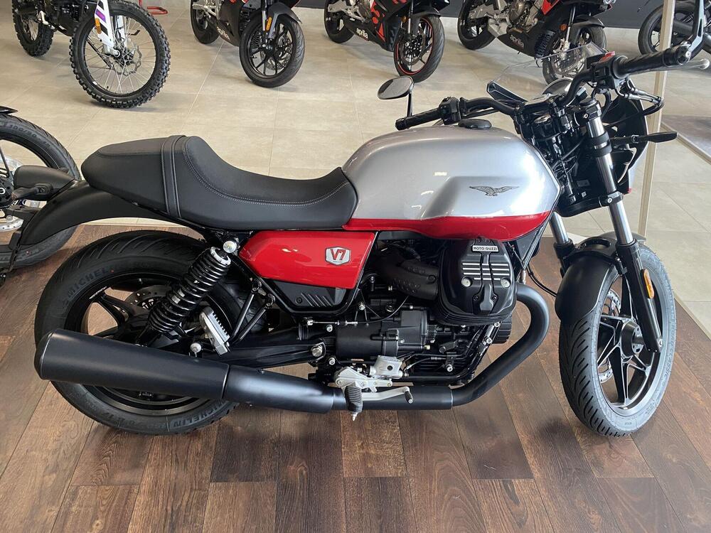 Moto Guzzi V7 Stone Corsa (2023 - 24) (2)