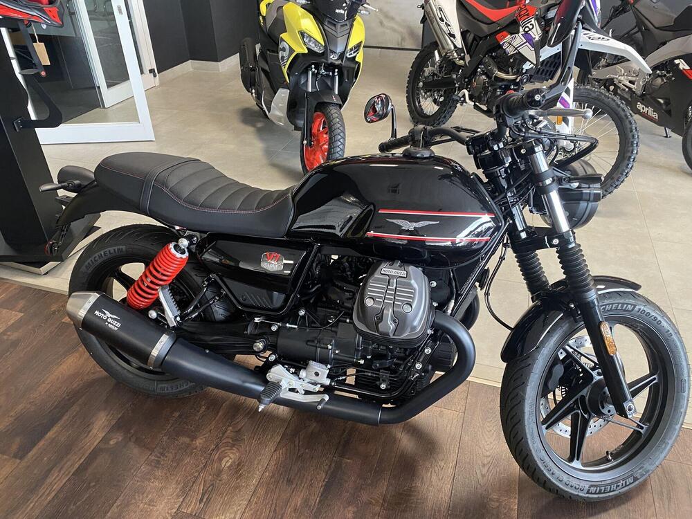 Moto Guzzi V7 Special Edition (2022 - 24) (3)