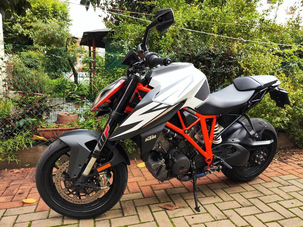 KTM 1290 Super Duke R (2019) (2)