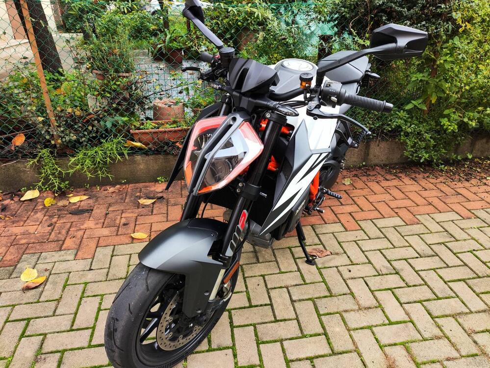 KTM 1290 Super Duke R (2019) (4)